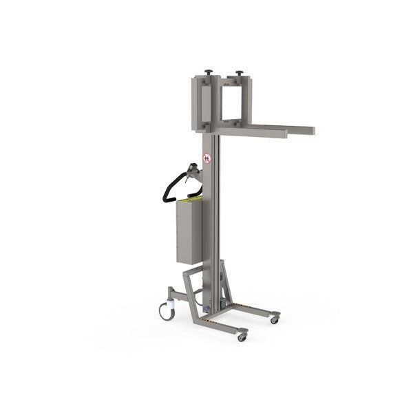 On this material handling lift is attached an adjustable fork allowing it to adapt to loads e.g. boxes of different dimensions.