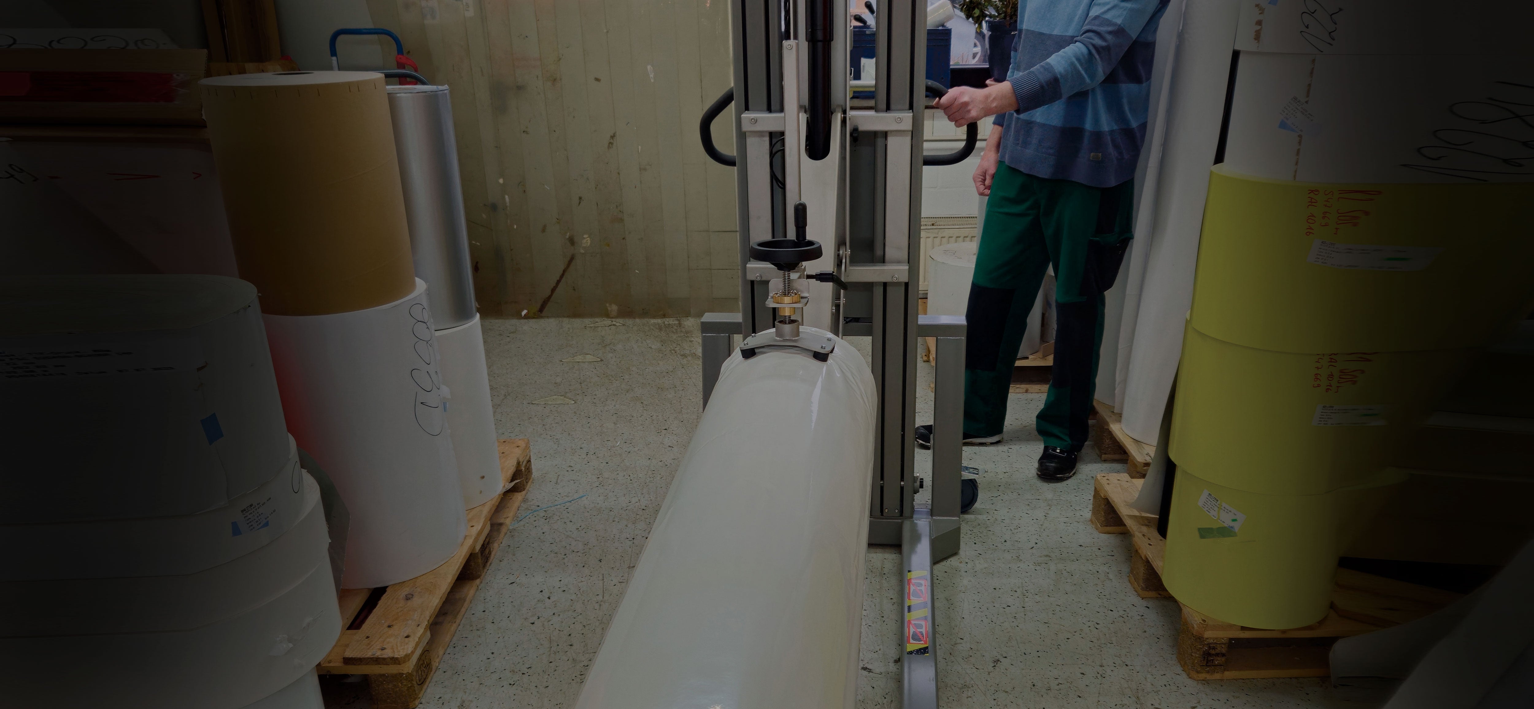 Handling Wide Rolls (>800 mm) in Industrial Settings – 2-lift