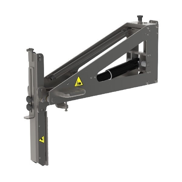 The customisable roll handling equipment, the electric roll manipulator (ERM), is fully electric and is managed via a remote control. From the front, mandrel positioned vertically, picture 1.
