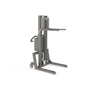 Strong and durable pallet lift with a simple fork. Can lift loaded pallets up to 450 kg.